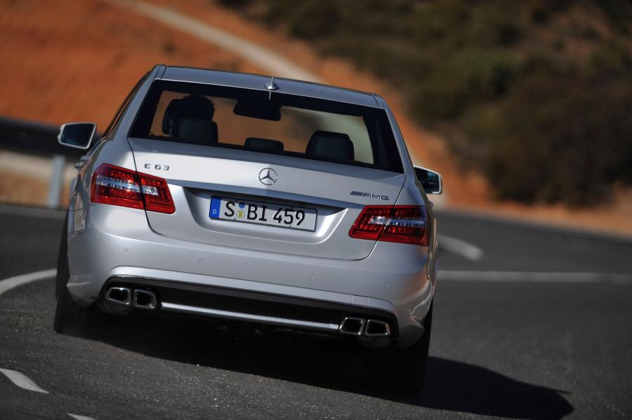  Mercedes-Benz E63 AMG 2010 года  (фото 7 из 57)